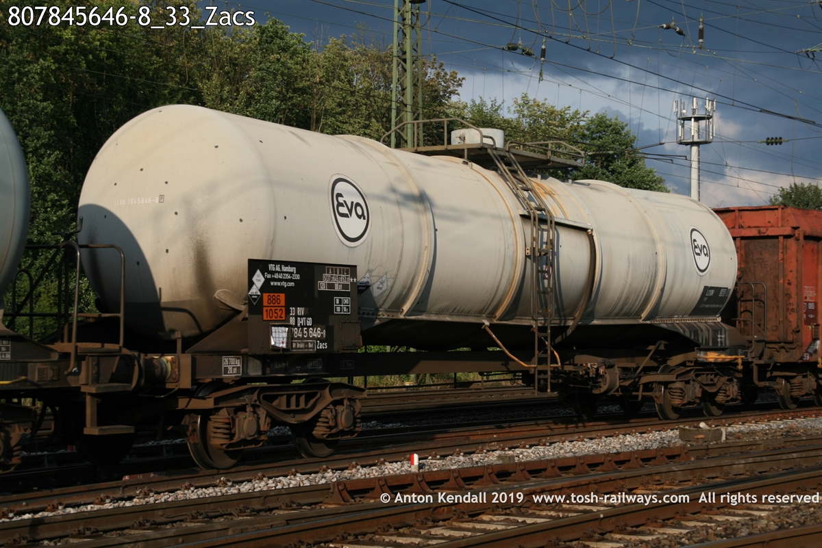807845646-8_33_Zacs.jpg